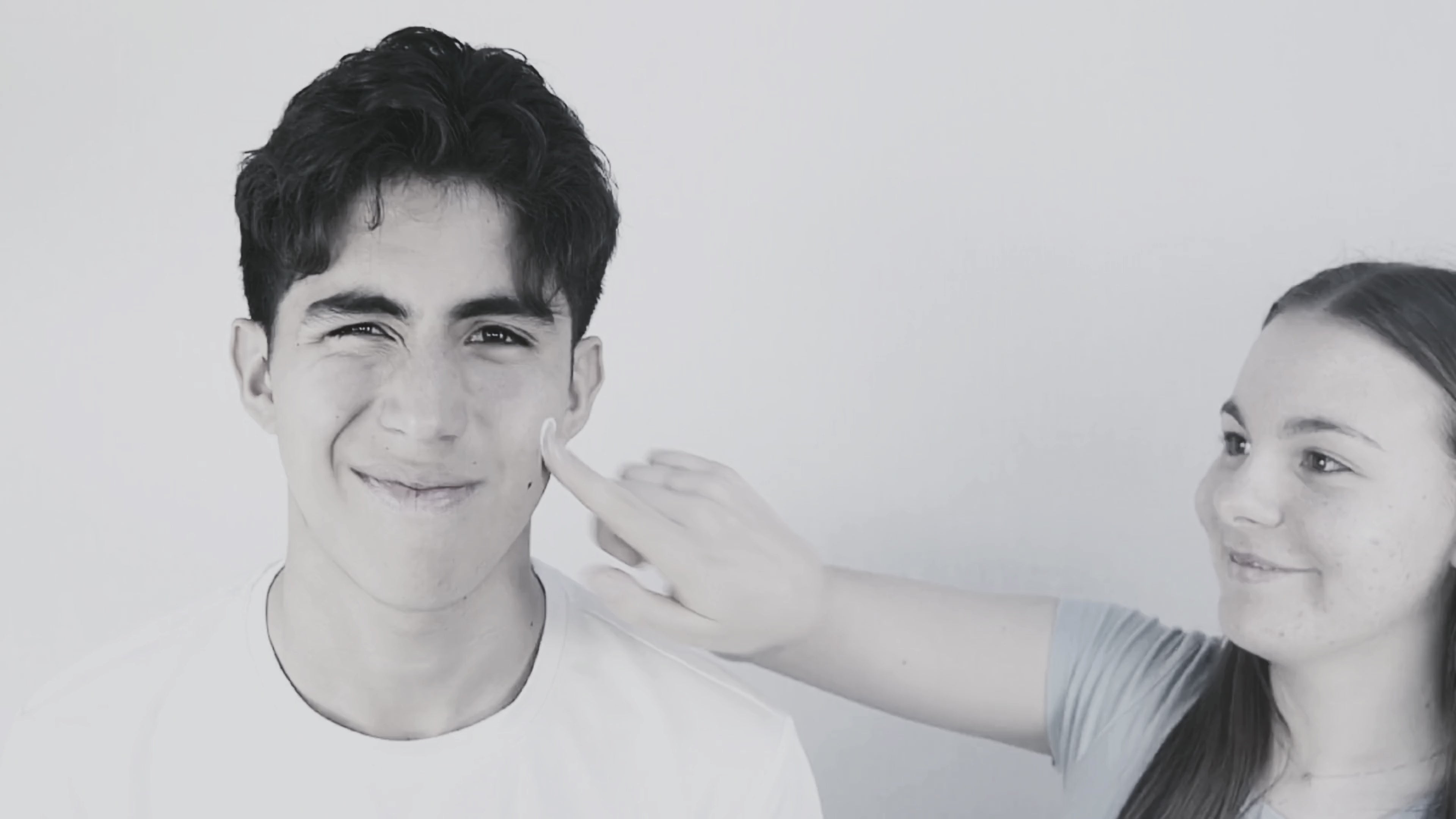 Carica il video: 